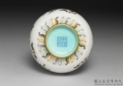 图片[3]-Gall-bladder-shaped vase with falangcai polychrome decoration of three auspicious fruits, Qing dynasty, Qianlong reign (1736-1795)-China Archive